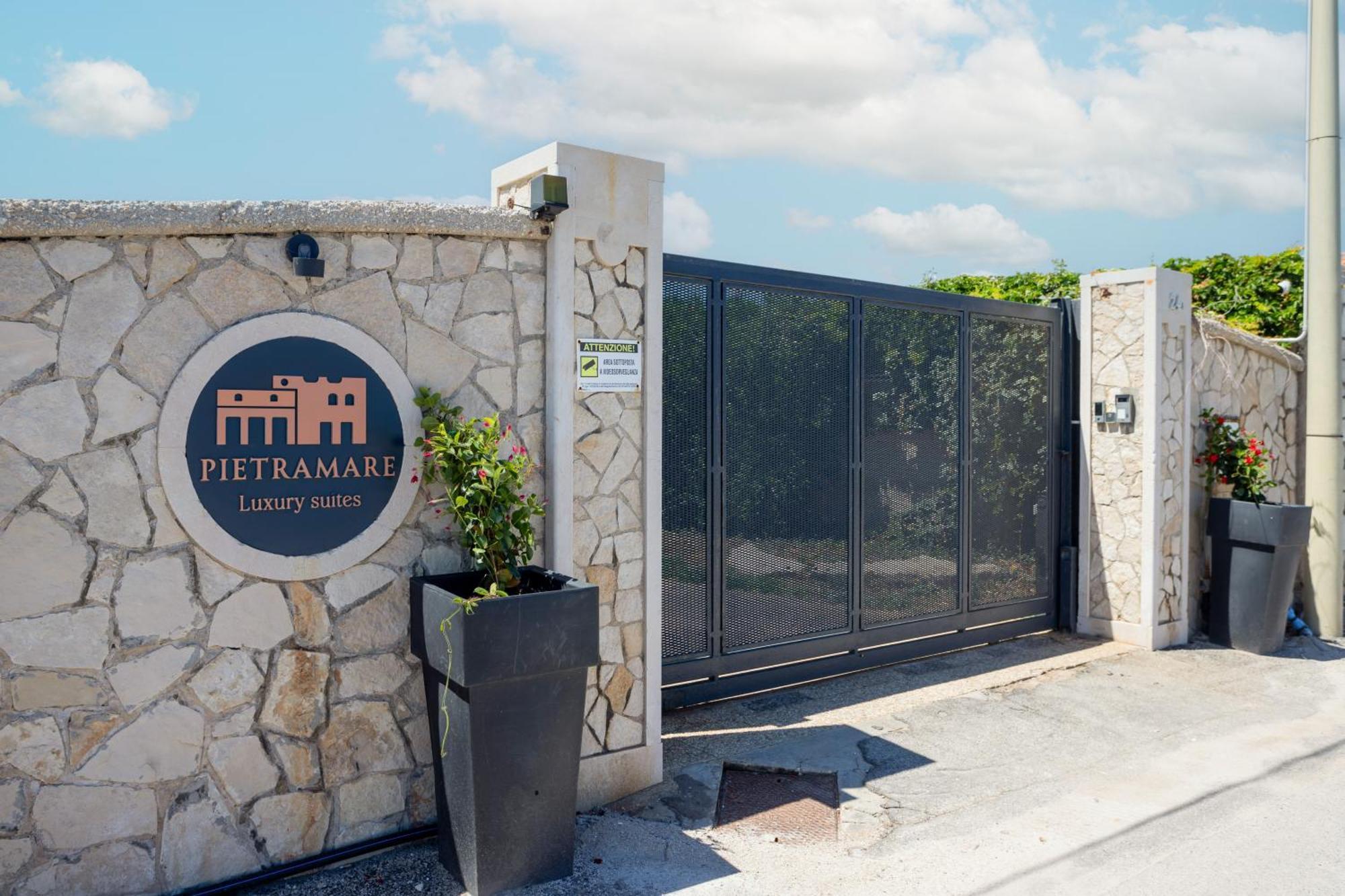 Pietramare Luxury Suites Bari Zewnętrze zdjęcie
