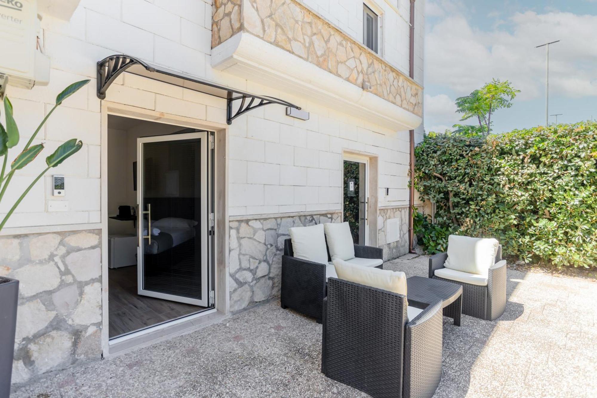 Pietramare Luxury Suites Bari Zewnętrze zdjęcie